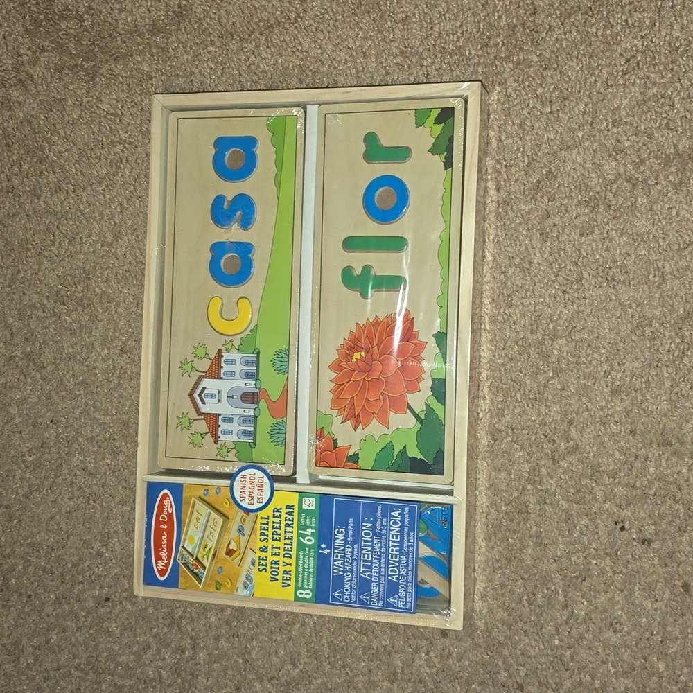 Melissa & Doug Spanish See and Spell Puzzle new